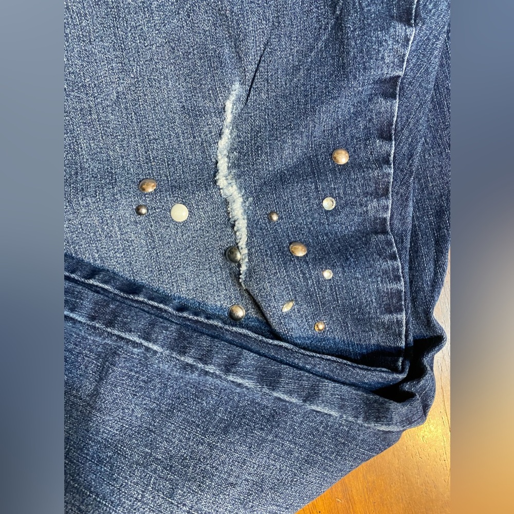 Love indigo lightly distressed, embellished, capris, size 24 plus - Picture 4 of 15